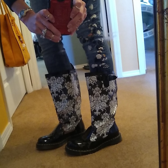 doc martens Shoes - 💕Size 7 doc Martin floral boot 💕🌺